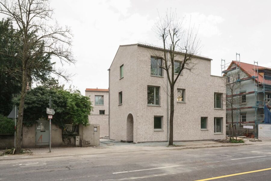 Nachverdichtung in Rüsselsheim: Feinsinnige Zitate in massiver Bauweise