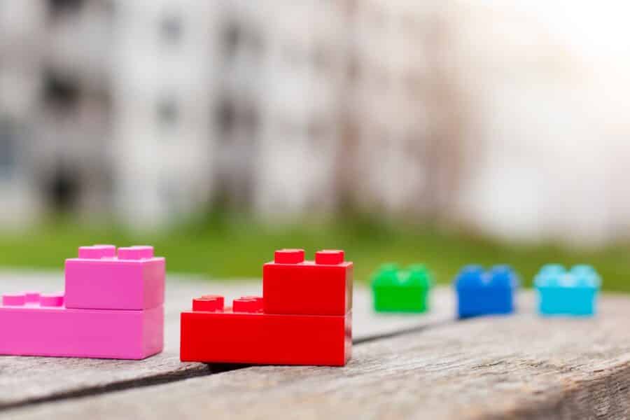 Schallübertragung und Vermeidung von Schallbrücken im Modulbau: Module aus Holz