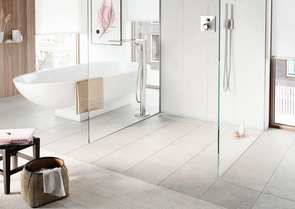 Einbaufertig und wasserdicht – Bodengleiche Duschelemente von Austrotherm