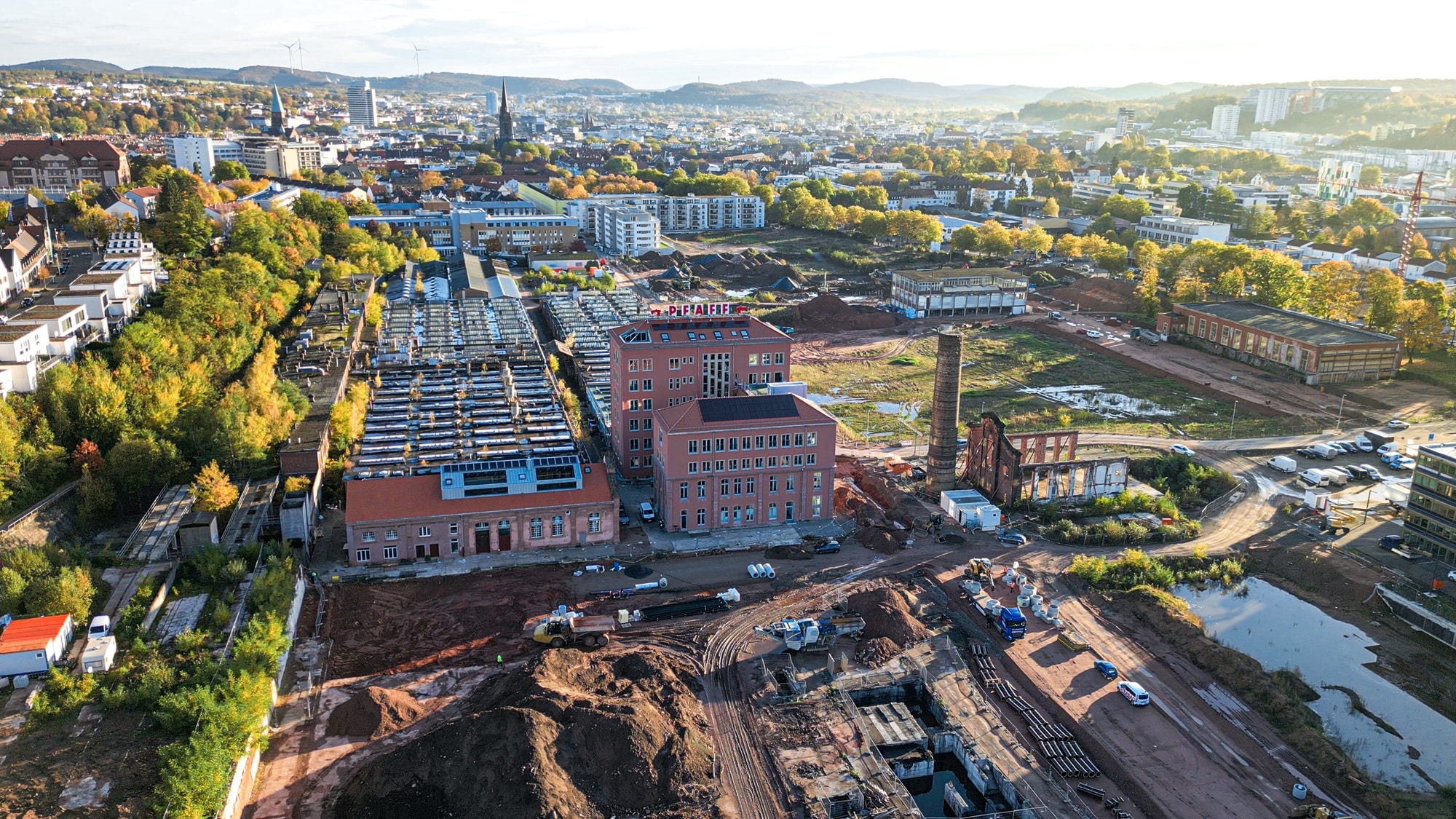 Das Pfaff-Quartier in Kaiserslautern entwickelt sich zum klimaneutralen Modellquartier. Hier im Bild das alte Verwaltungsgebäude.