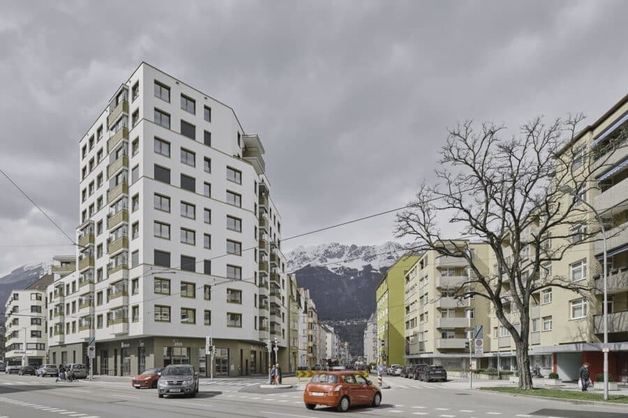 Städtisches Wohnbauensemble mit Balkonverglasung: „Duett Pradl“ in Innsbruck