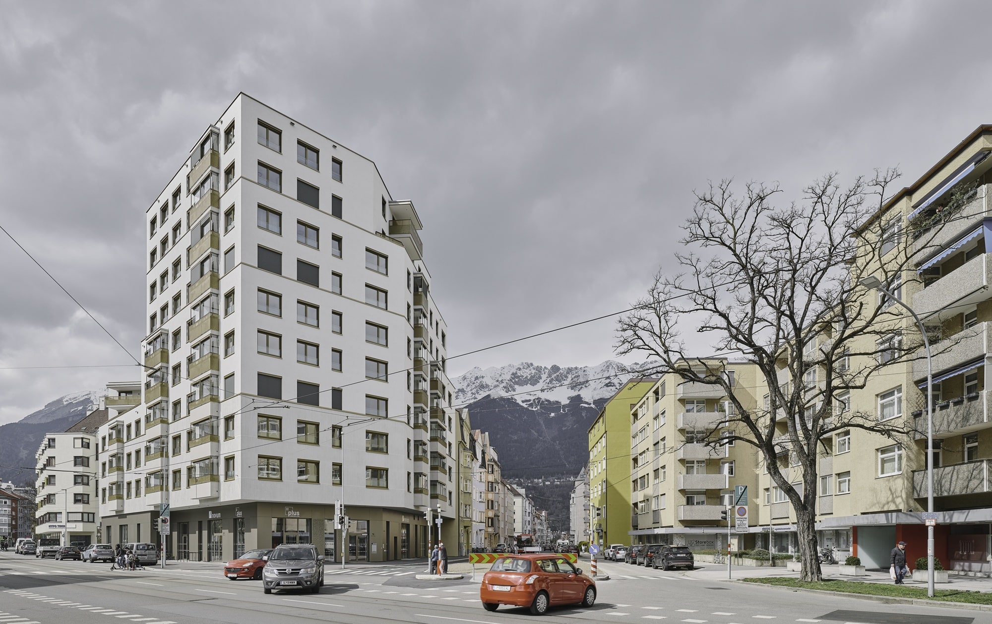 Städtisches Wohnbauensemble mit Balkonverglasung: „Duett Pradl“ in Innsbruck