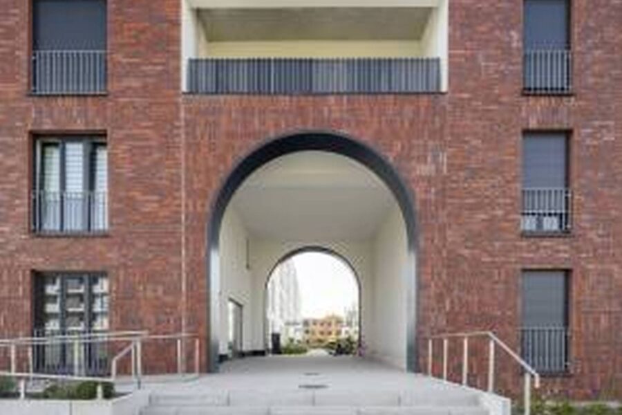 Umwidmung der Hildesheimer Mackensen-Kaserne: Gründerzeitliches Fassadenbild budgetschonend umgesetzt