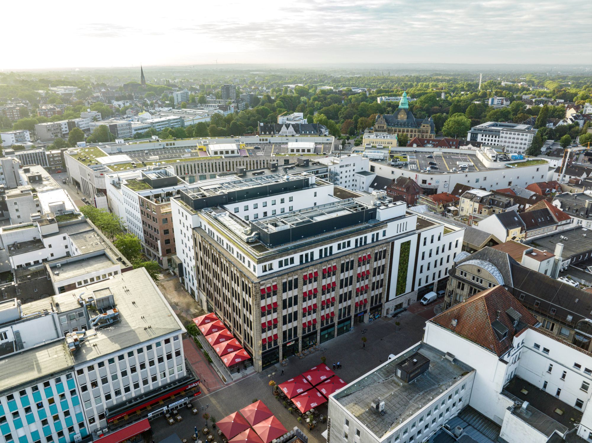 Revitalisierung von Handelsimmobilien und Bürogebäuden: Mixed-Use-Konzepte