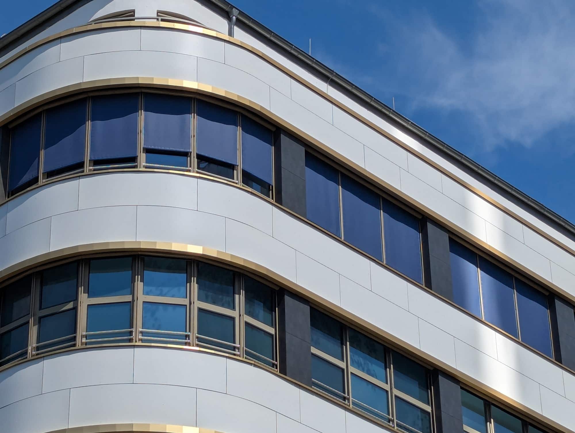 Wartung und Reinigung von Sonnenschutzanlagen: Knickfrei und formstabil