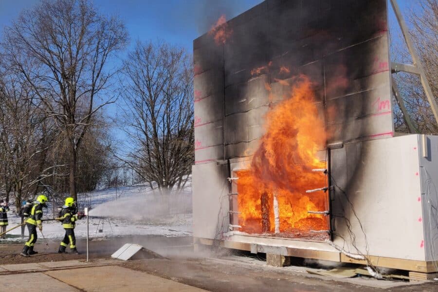 Brandschutztechnisch sicheres Bauen im mehrgeschossigen Holzbau: Wissenstransfer durch TIMpuls Dissemination